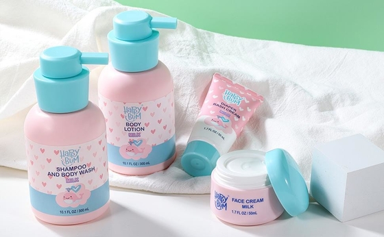 Set Kado Mandi Bayi Lembut Dan Bergizi Pelembab Strawberry
