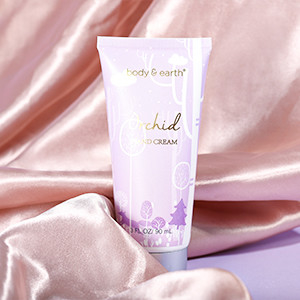 Bahan Alami Melembabkan Soften Body Lotion Untuk Kulit Kering
