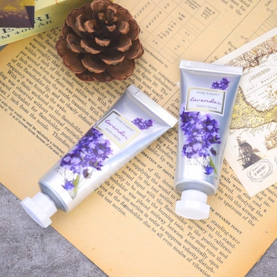 Formula Tidak Berminyak Menyerap Dengan Cepat Body Lotion Perawatan Kulit Meremajakan